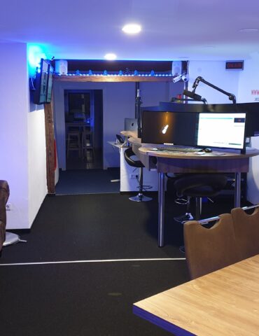 Blick vom Schaufenster ins Studio